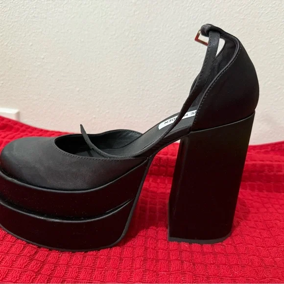 Steve Madden Black Platform Shoes - Picture 5 of 10